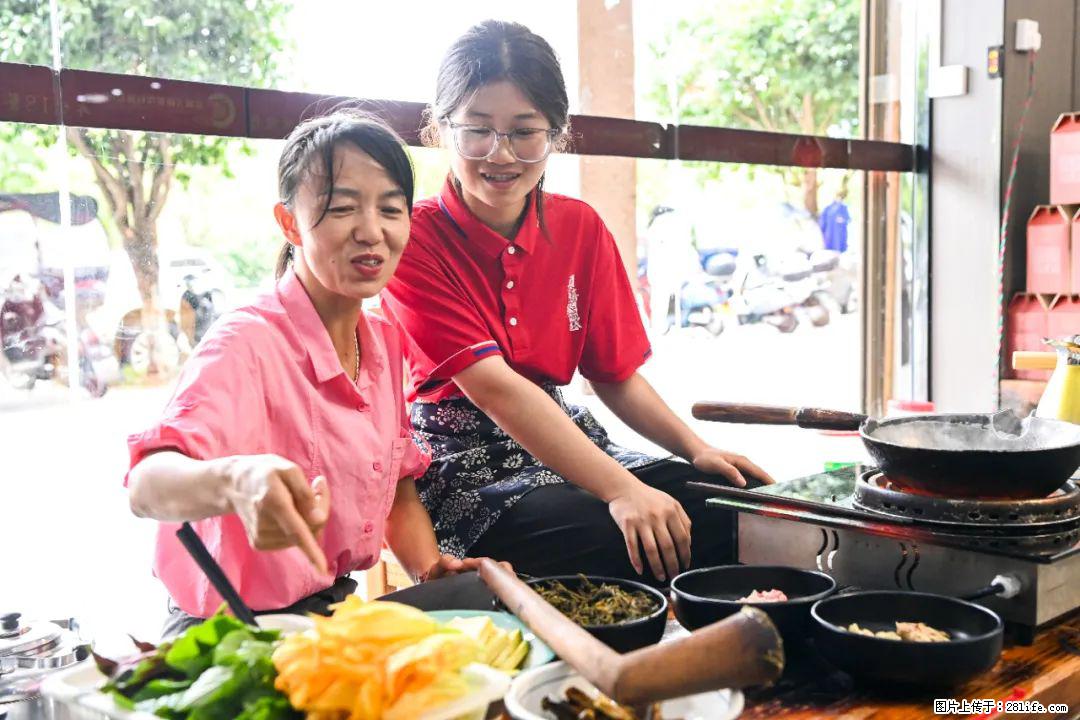全网追的“扁担女孩”，找了一份暑假工，时薪12元 - 益阳生活资讯 - 益阳28生活网 yiyang.28life.com